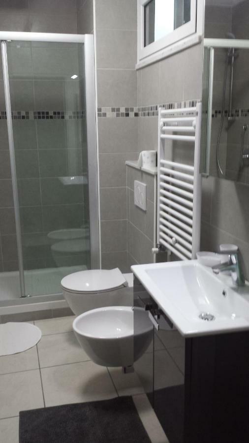 Residenza Lux Fronte Mare Vado Ligure Exterior foto