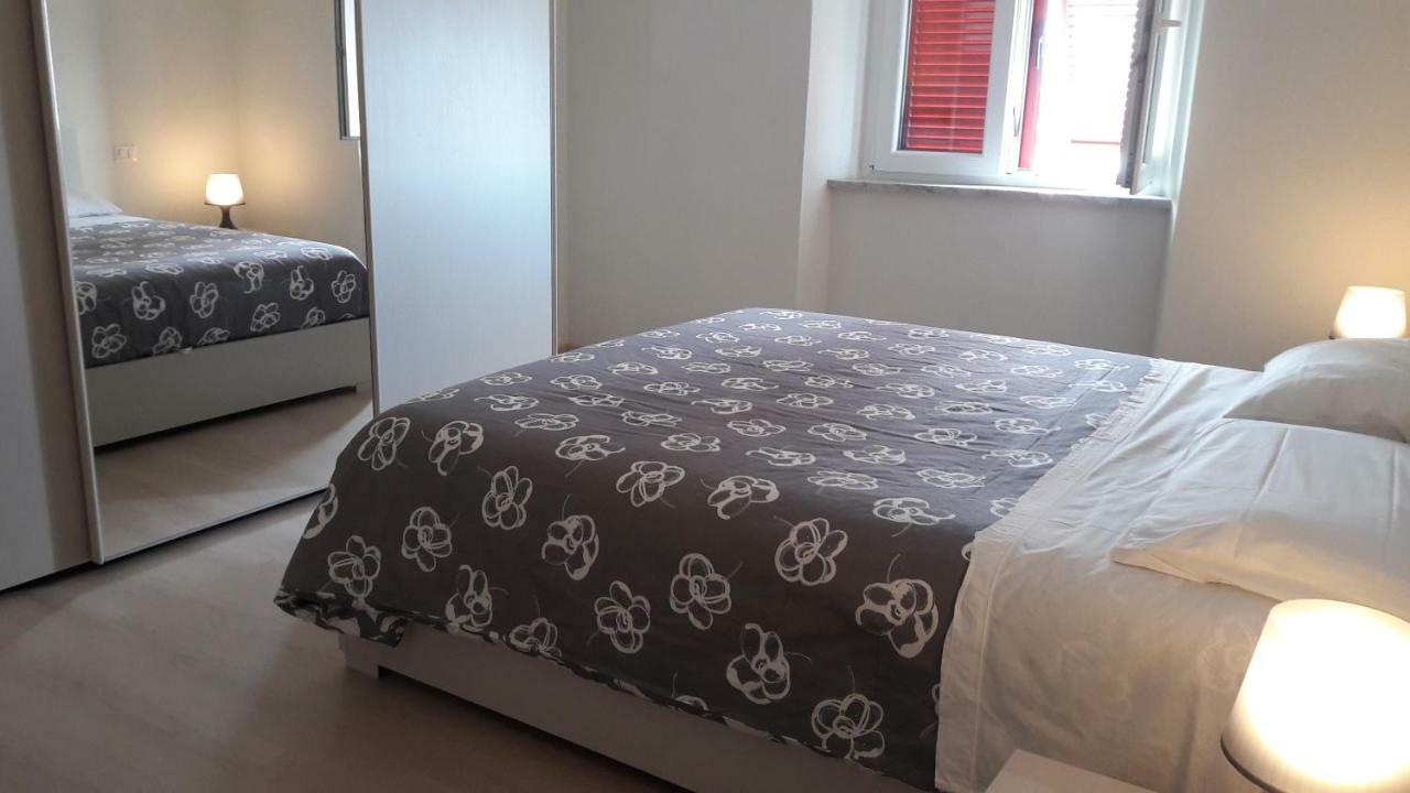 Residenza Lux Fronte Mare Vado Ligure Exterior foto