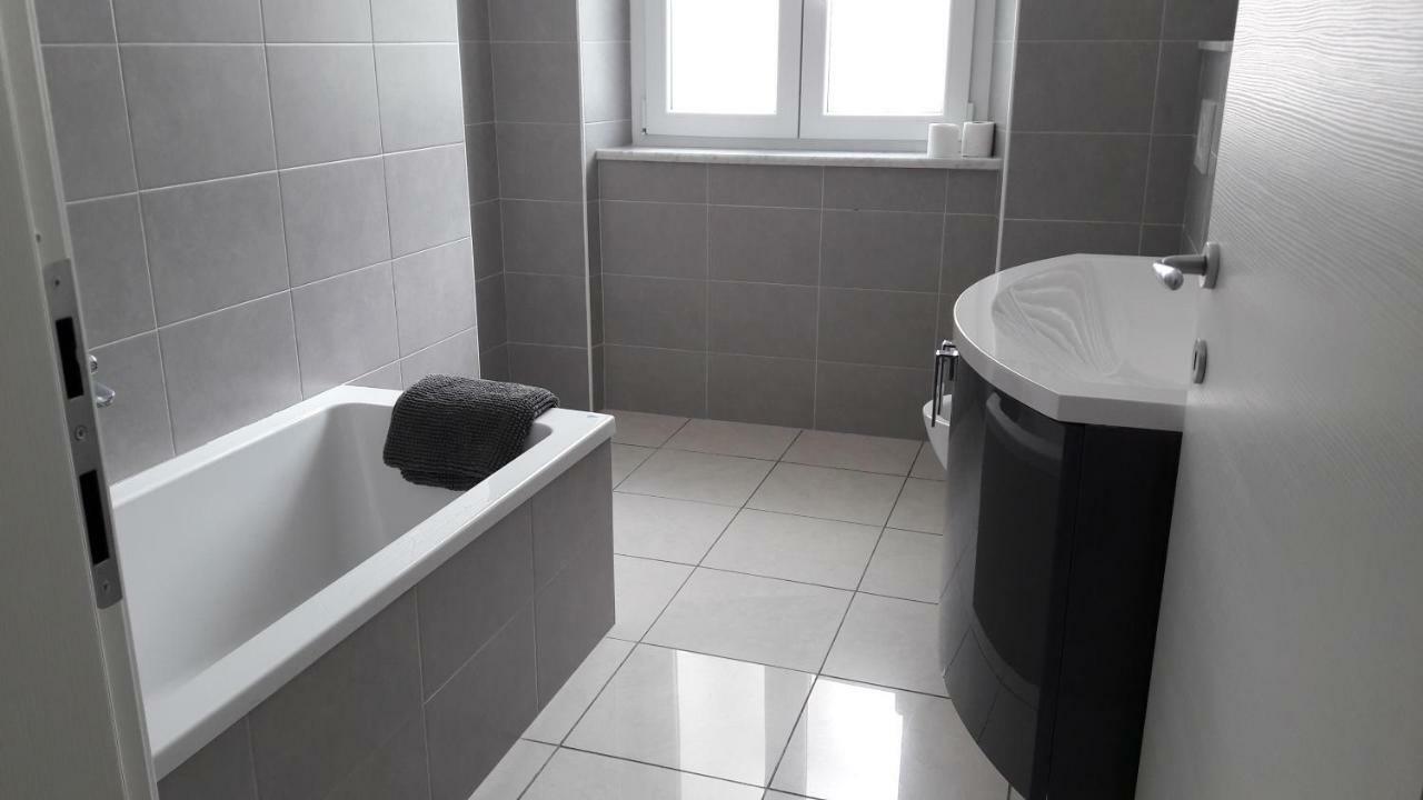 Residenza Lux Fronte Mare Vado Ligure Exterior foto