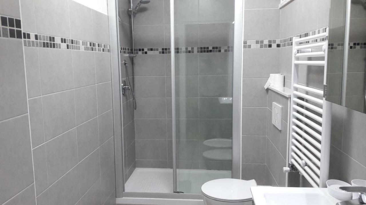 Residenza Lux Fronte Mare Vado Ligure Exterior foto